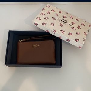 Coach Women's Signature Logo Zip Wallet